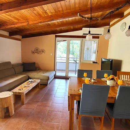 Live & Work Dalmatian Way At Chic Lajka Duplex Apartman